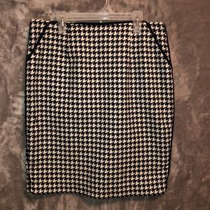 Forever 21 Black/White Herringbone Pencil Skirt